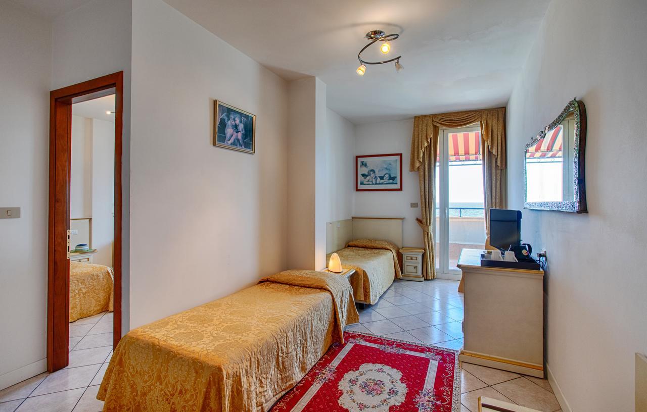 Elpiro Hotel 4*