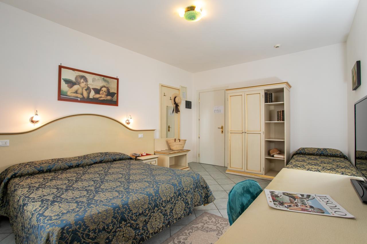 Elpiro Hotel