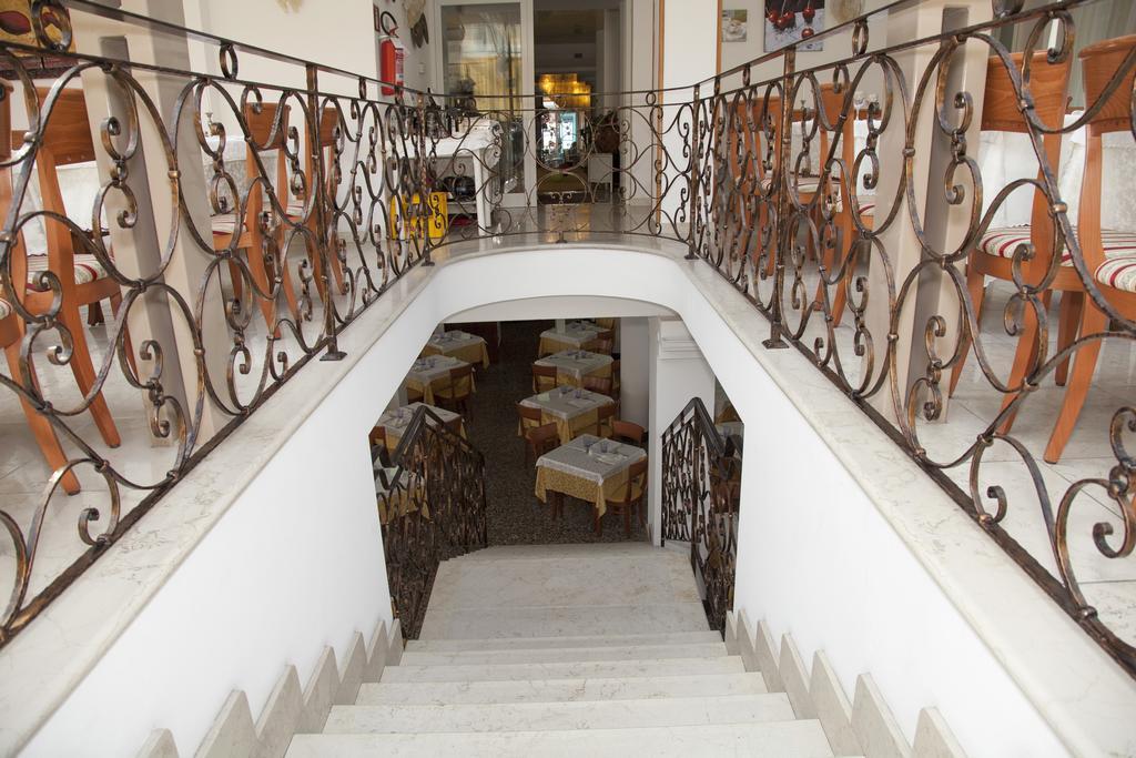 Elpiro Hotel